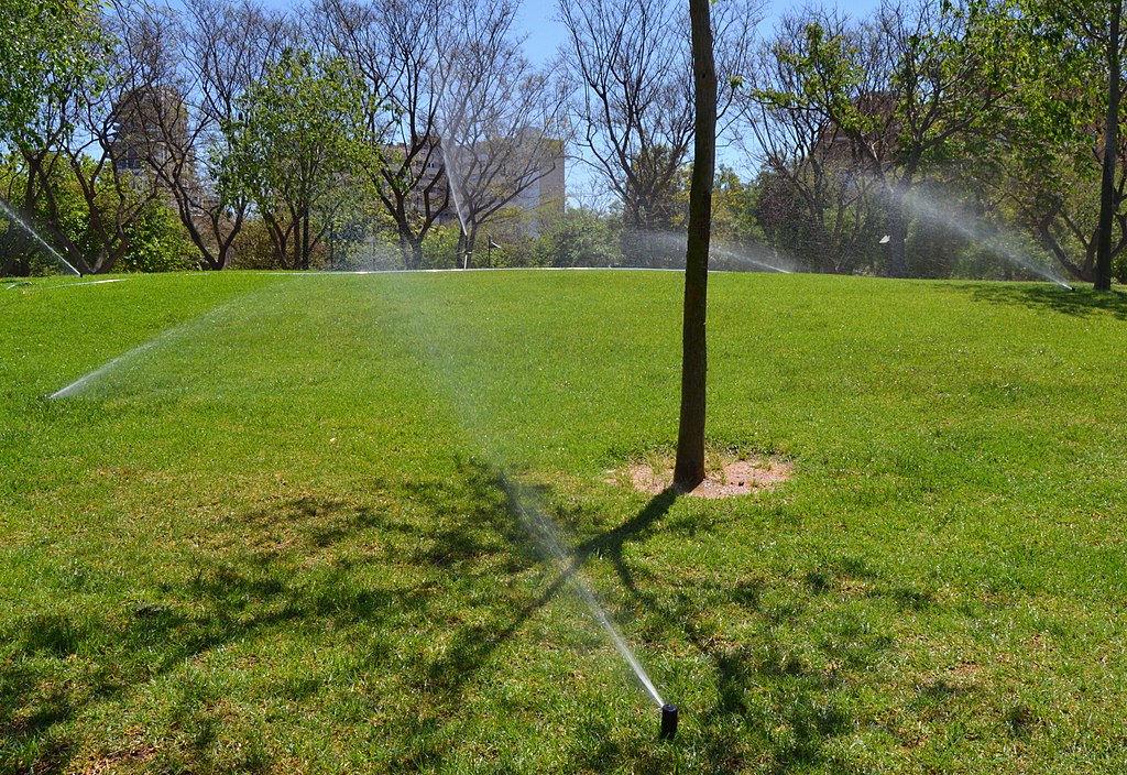 Sprinkler system covering entire lawn