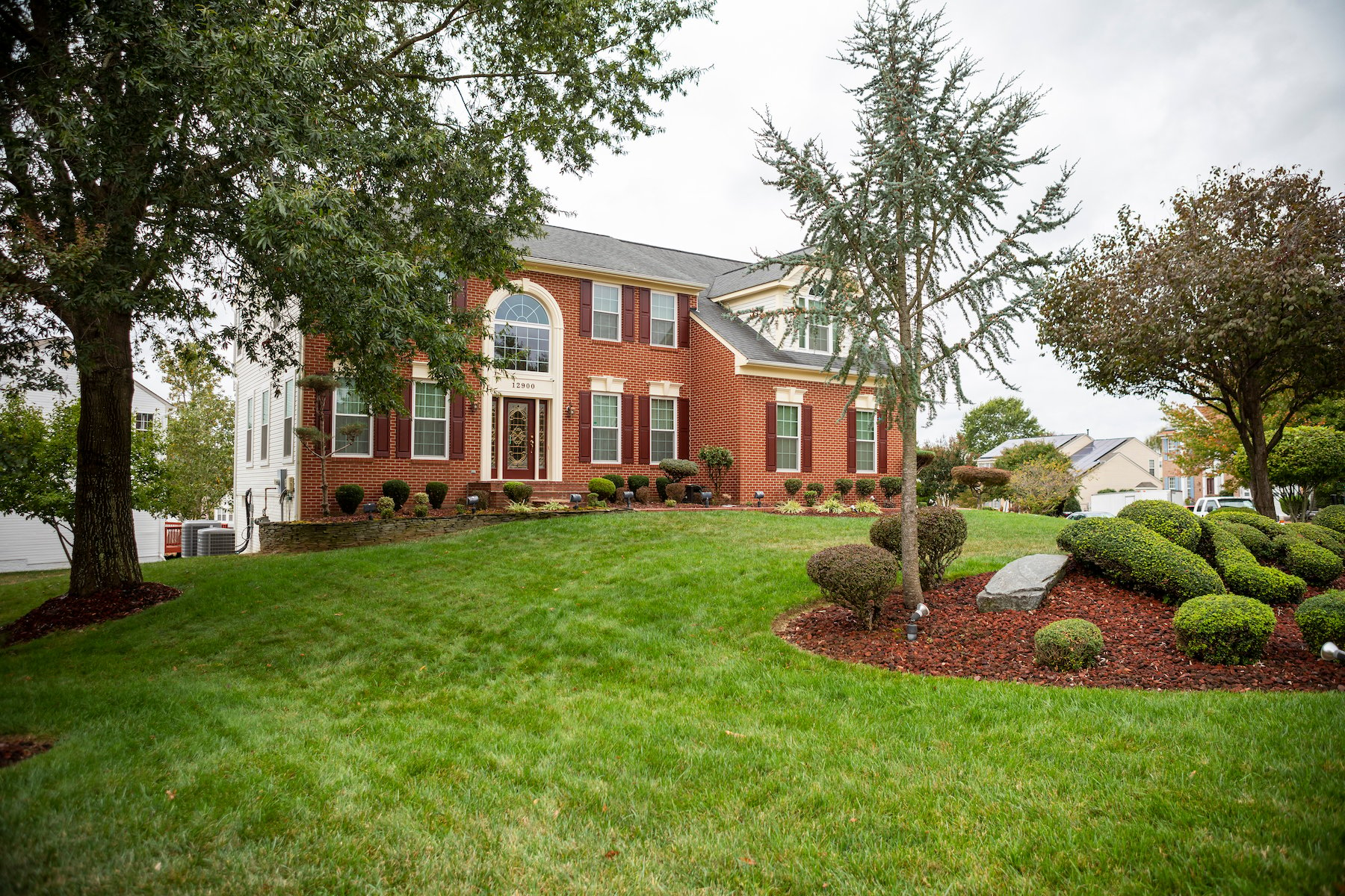 Healthy lawn cared for by Natural Green in Maryland