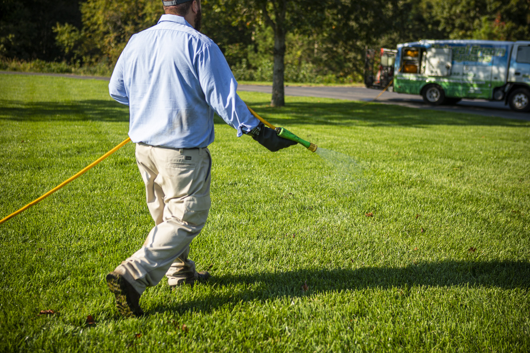 Weed control technician spraying lawn in Southern Maryland